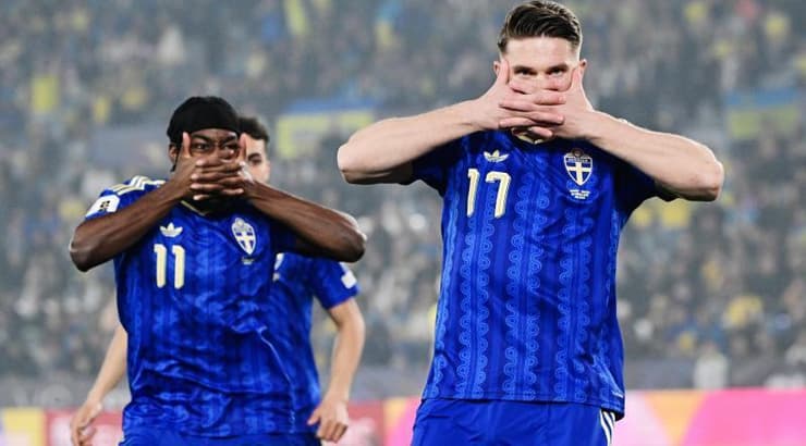 ויקטור גיוקרש עם החגיגה המוכרת (IMAGO) ויקטור גיוקרש עם החגיגה המוכרת