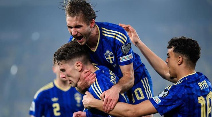 שחקני שבדיה בטירוף (IMAGO) שחקני שבדיה בטירוף