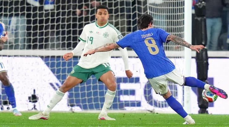 סנדרו טונאלי בועט לרשת (IMAGO) סנדרו טונאלי בועט לרשת