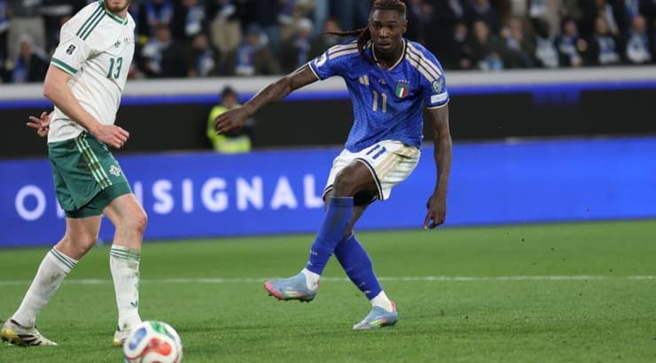 מויסה קין בועט לרשת (IMAGO) מויסה קין בועט לרשת