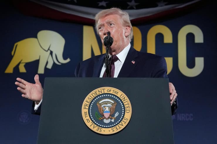 טראמפ באירוע הלילה בוושינגטון (צילום: REUTERS/Ken Cedeno) טראמפ באירוע בוושינגטון