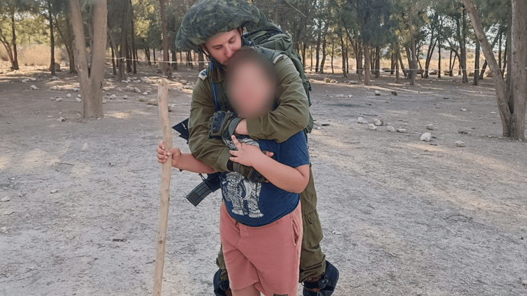 "הוא קורא לי 'אבא לב זהב' מול המורות" (צילום: אלבום פרטי) איתי ודגן