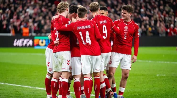 שחקני דנמרק חוגגים (IMAGO) שחקני דנמרק חוגגים