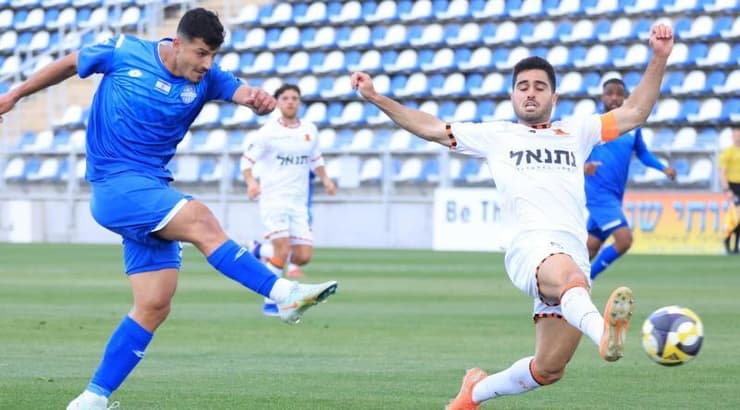 יניב מזרחי בועט