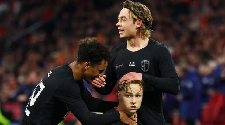 שחקני נורבגיה מאושרים