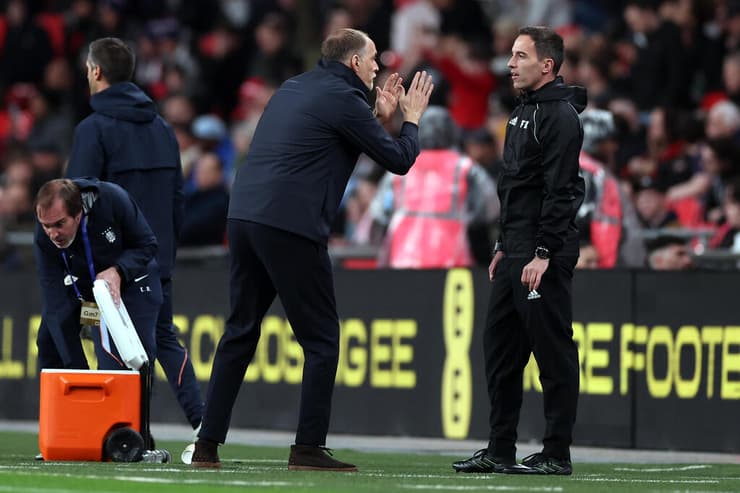 טוכל מתלונן בפני השופט הרביעי (צילום: Ryan Pierse/Getty Images) טוכל מתלונן בפני השופט הרביעי