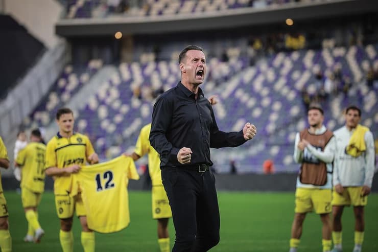 מאמן הפועל מכבי ת"א רוני דיילה