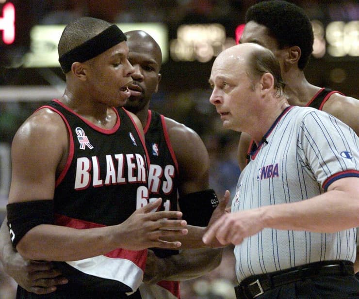 וולס מתווכח עם השופט