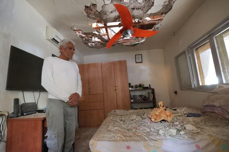 רחמים אקועה, קם ממיטתו רגע לפני נפילת התקרה בעקבות הנפילה באשתאול