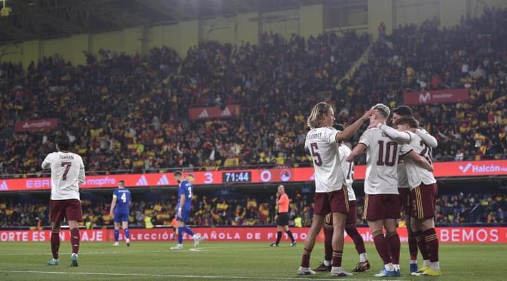 שחקני ספרד חוגגים