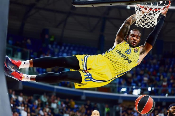 לקח לו זמן להתאקלם. אושיי בריסט (צילום: Giuseppe Cottini/Euroleague Basketball via Getty Images) שחקן מכבי ת"א אושיי בריסט