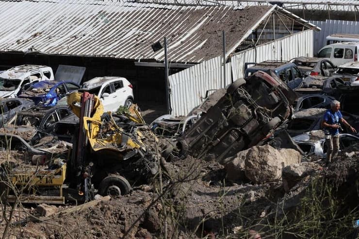 הרס במושב אשתאול (צילום: אלכס קולומויסקי) נפילה באשתאול