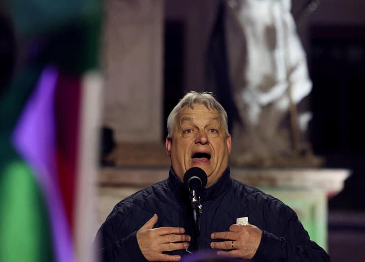 אורבן איבד את קור הרוח. בעוד שבועיים: בחירות גורליות (צילום: REUTERS/Bernadett Szabo) ויקטור אורבן בעצרת תמיכה