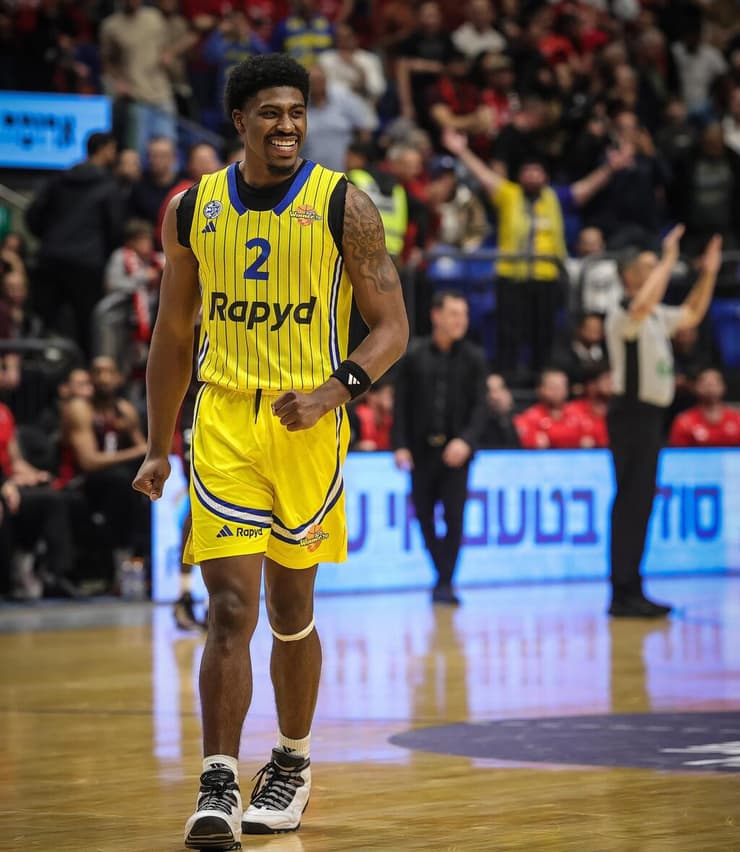 שחקן מכבי ת"א ג'ימי קלארק