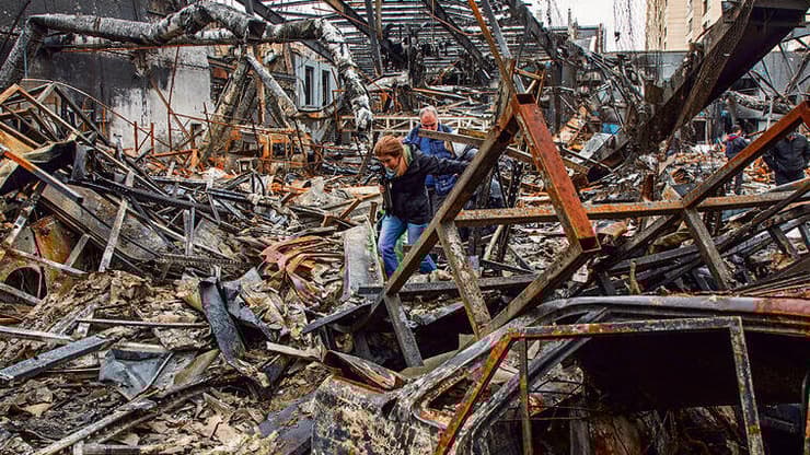 מפעל שהותקף בטהרן, אתמול | צילום: Majid Saeedi, גטי אימג'ס