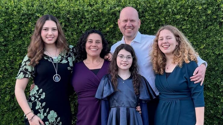 אלון והילה מטס וילדיהם