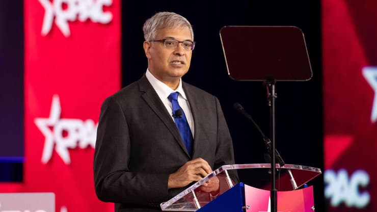 מנהל ה-NIH והמנהל הזמני של ה-CDC, ד"ר ג'יי בהאטאצ'ריה