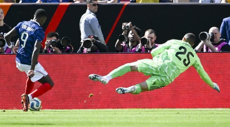 מרקוס תוראם מול השער