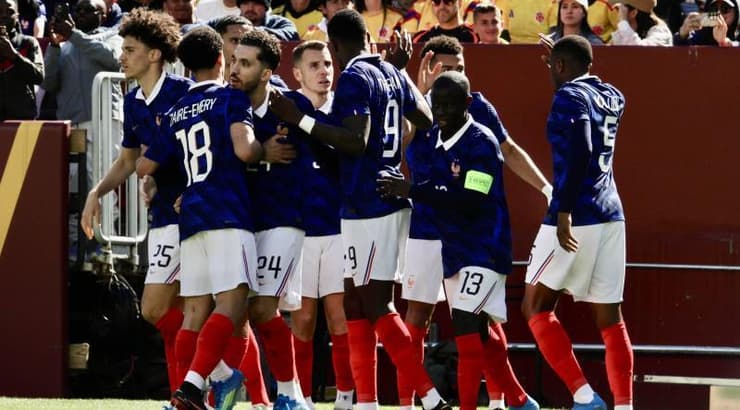 חיבוקים בנבחרת צרפת