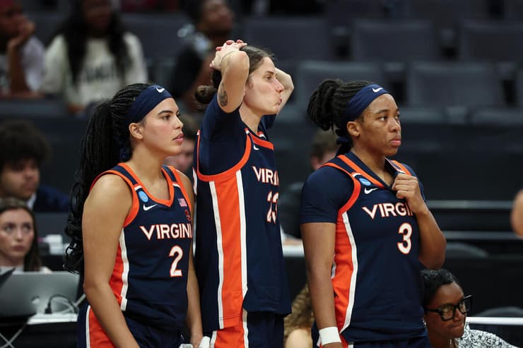 רומי לוי (במרכז) בסיום ההפסד של וירג'ינה