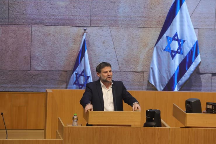 תוספת מהותית או מהלך של יחסי ציבור? שר האוצר סמוטריץ' (צילום: גיל יוחנן ) מליאת הכנסת