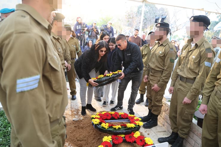 צילום: יריב כץ הלווייתו של סמל לירן בן ציון בבית העלמין הצבאי בחולון