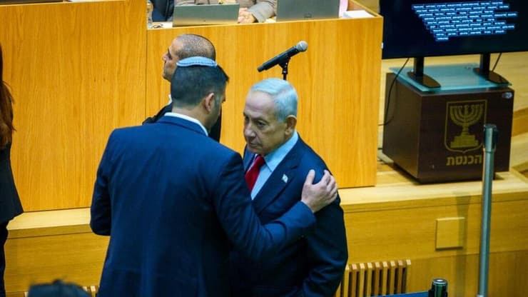 רה"מ בנימין נתניהו ושלמה קרעי במליאת הכנסת -  הצעת חוק עונש מוות למחבלים