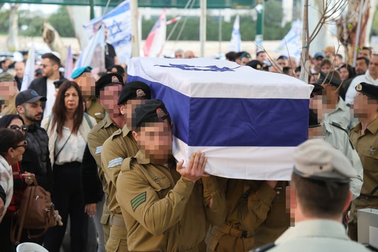 צילום: יריב כץ הלווייתו של סמל לירן בן ציון בבית העלמין הצבאי בחולון