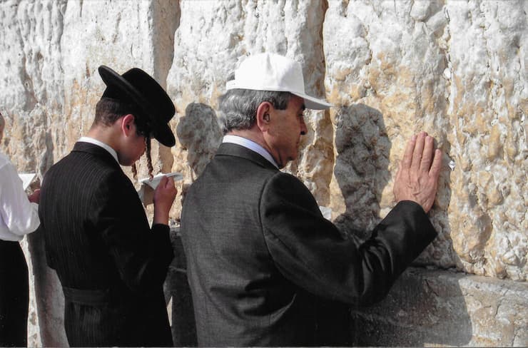 יצחק נזריאן בכותל המערבי