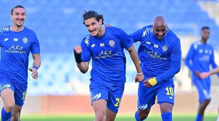 טל נעים חוגג