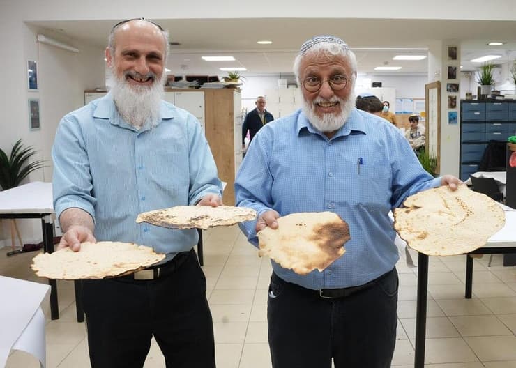 הכנת מצות לפסח בקריית שמונה