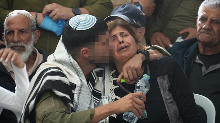 הלווייתו של סרן נועם מדמוני ז"ל בבית העלמין בשדרות