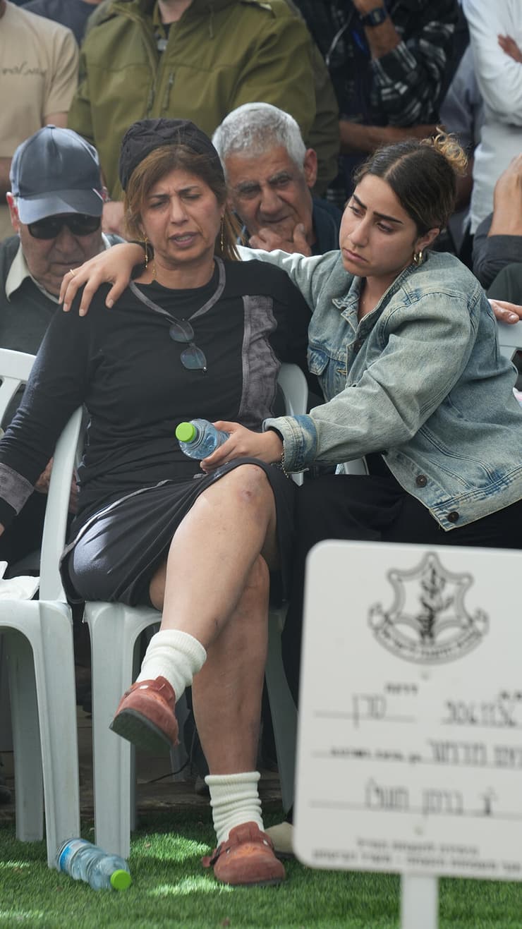 הלווייתו של סרן נועם מדמוני ז"ל בבית העלמין בשדרות