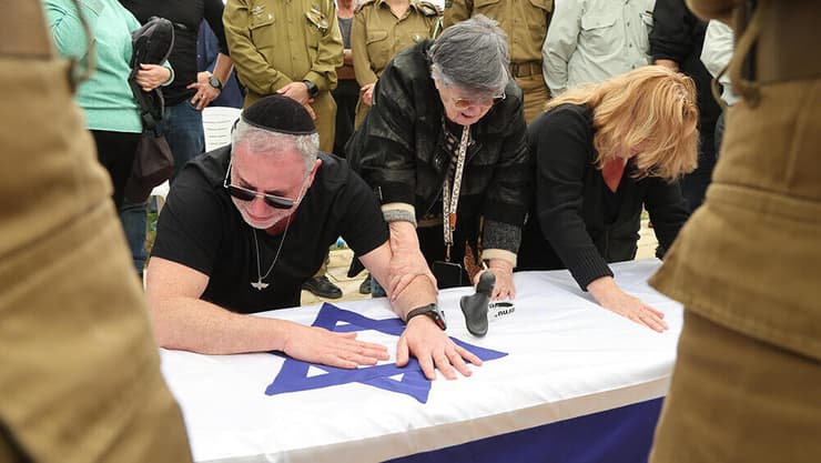 הלווייתו של סמ״ר מקסים אנטיס ז"ל