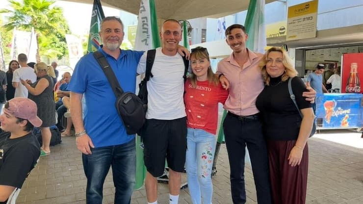 תמונה משפחתית של סמ"ר מקסים אנטיס ז"ל