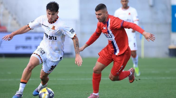 אנאס דאבור בעקבות יובל פיבן