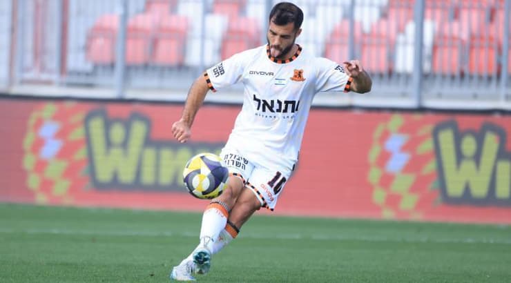 שגיא דרור עם הכדור