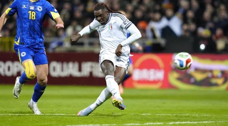 מויזה קין בועט לרשת