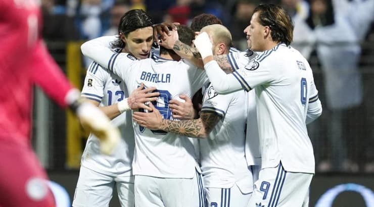 האיטלקים מברכים את מויזה קין