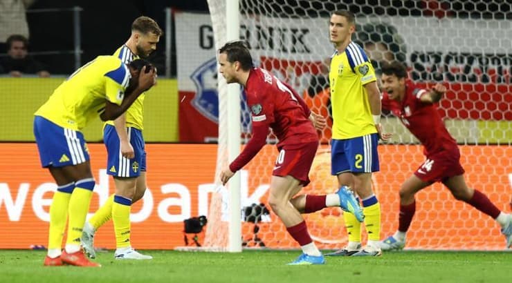 ניקולה זאלווסקי רץ לחגוג את שער השוויון