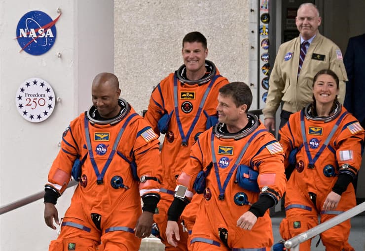 ארבעת האסטרונאוטים כמה שעות לפני השיגור