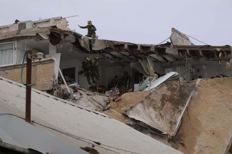 פעולות החילוץ בתל אביב (צילום: יובל חן) קריסה חלקית של מבנה בתל אביב