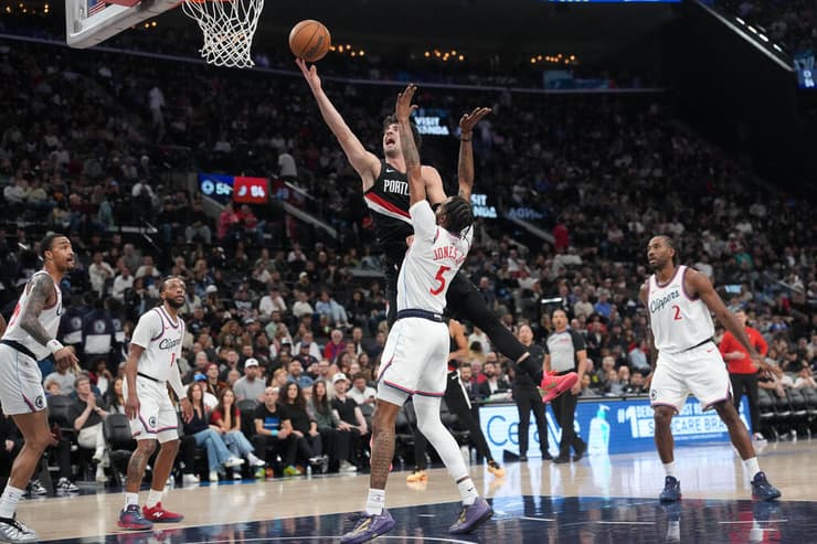 אבדיה מרחף מעל איזור הצבע של הקליפרס