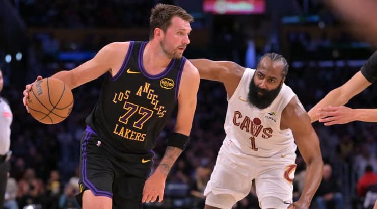 הארדן מול דונצ'יץ' (רויטרס) הארדן מול דונצ'יץ'