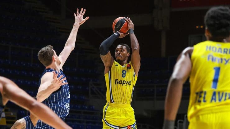 שחקן מכבי ת"א לוני ווקר