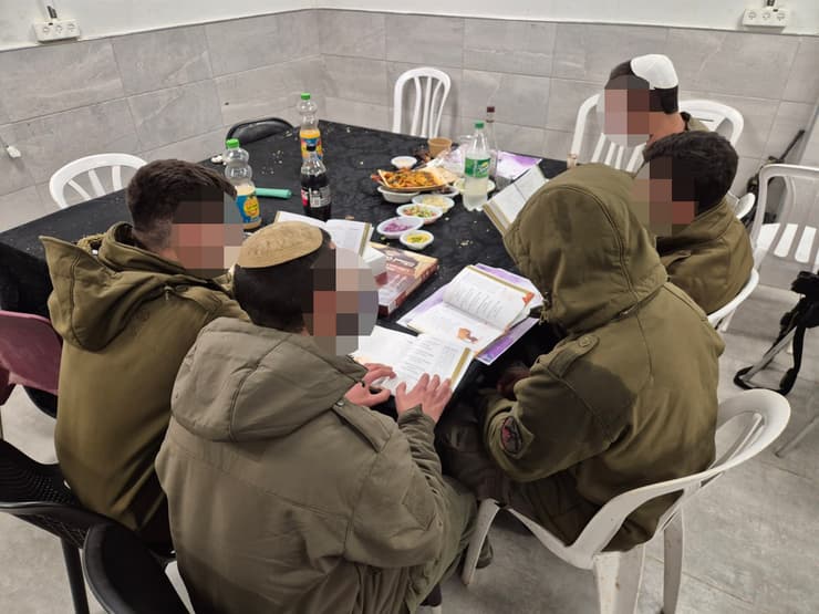 ליל סדר חג פסח עם לוחמי גבעתי בגבול לבנון