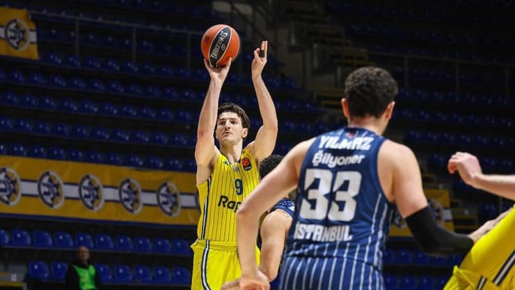 שחקן מכבי ת"א רומן סורקין