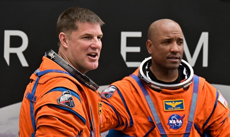 גלובר והאנסן. האפרו-אמריקני הראשון שיגיע לקרבת הירח והלא אמריקני הראשון