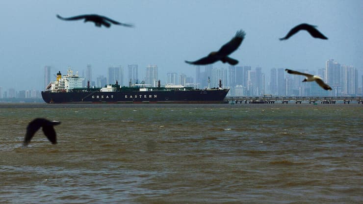 ספינה לאחר שעברה את מיצרי הורמוז, אתמול