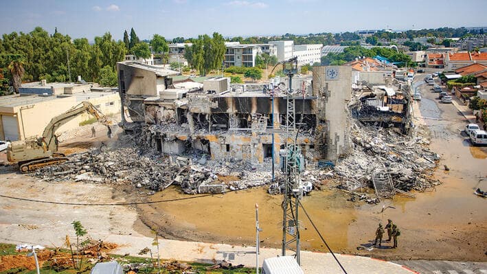 "היינו ב'סשן' לוויות פסיכי". תחנת המשטרה בשדרות אחרי 7 באוקטובר